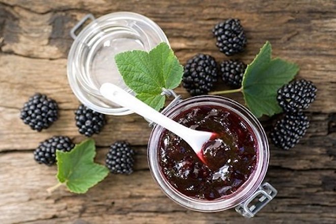 Cách làm mứt dâu tằm và mứt dâu tây chua ngọt ngon đúng điệu