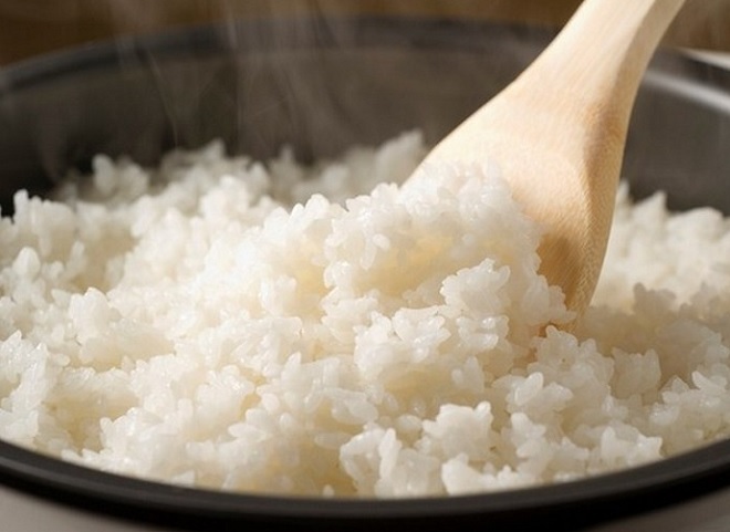 nấu gạo thành gạo trước khi thêm nước