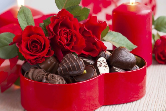 Hoa hồng và sô cô la từ lâu đã được coi là biểu tượng của ngày lễ tình nhân