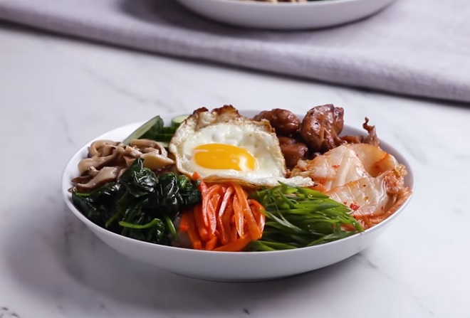cách làm cơm trộn Hàn Quốc với gà