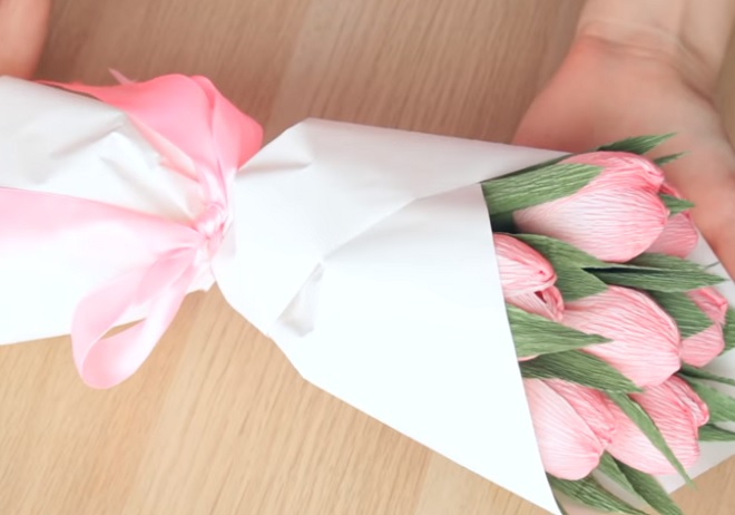 cách làm hoa giấy kết thành bó làm quà tặng đặc sắc