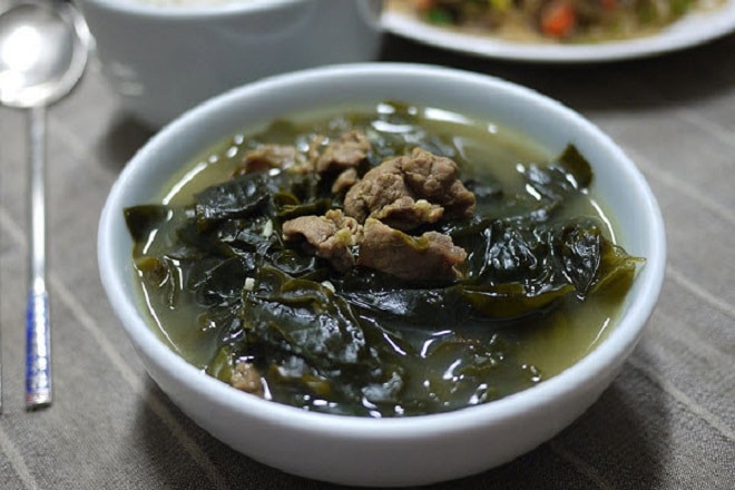 Canh rông biển thịt bò Hàn Quốc