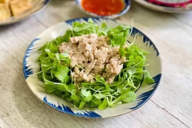 Salad rau mầm trộn cá ngừ