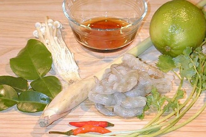 nguyên liệu nấu canh chua tôm kiểu Thái