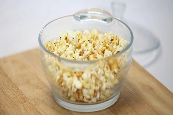 Làm bỏng ngô bằng lò vi sóng