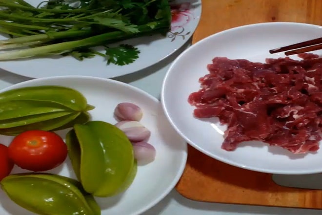 Nguyên liệu nấu canh chua thịt bò