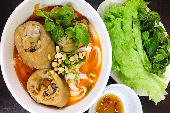 Cách nấu Mì Kwang Phan Theat với Giò heo