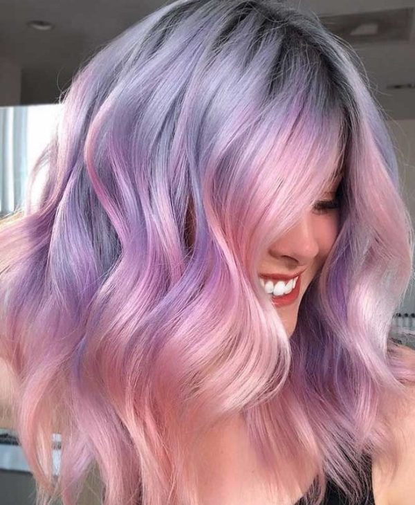 Với sự kết hợp giữa kiểu tóc ngắn và đường chuyển màu Ombre đẹp, bạn sẽ khiến cho ai nhìn thấy sự cá tính của mình. Hãy cùng thử nghiệm để biến tóc của bạn trở nên độc đáo hơn với Ombre hồng tím!