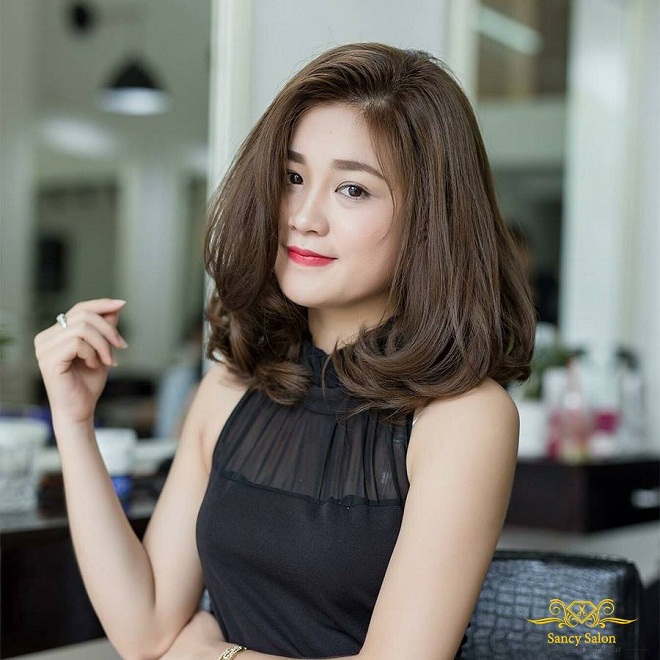 Nơi đây chuyên cắt tóc nữ đẹp và tôn lên nét đẹp tự nhiên của bạn tại Hà Nội. Cam kết giới thiệu cho bạn những kiểu tóc tuyệt đẹp, độc đáo và chất lượng. Hãy đến với đội ngũ chuyên nghiệp để tận hưởng một trải nghiệm làm đẹp đầy tự tin và thú vị.