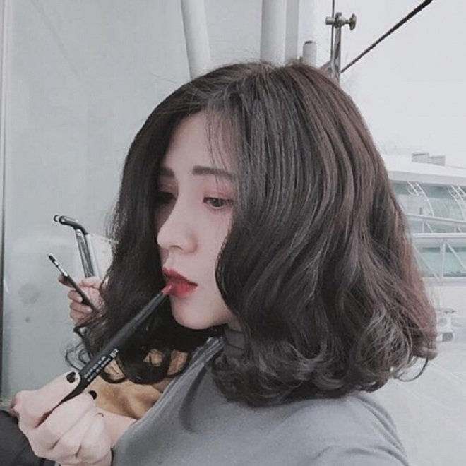 Tóc ngắn Hàn Quốc là xu hướng được nhiều bạn trẻ yêu thích. Hãy chiêm ngưỡng hình ảnh này và tận hưởng kỳ nghỉ cuối tuần với mái tóc mới cực chất!