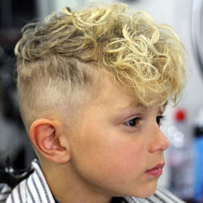Kiểu tóc bảnh bao cho bé trai 6 tuổi: Bé trai của bạn đã 6 tuổi và đã là kẻ bảnh bao đáng yêu. Hãy để bé thể hiện phong cách thật đẹp và lịch lãm với những kiểu tóc bảnh bao nhất. Mọi ánh mắt sẽ đổ dồn về bé với phong cách thời thượng và ngầu nhất.