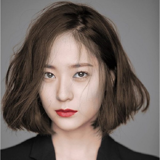 Bạn muốn sở hữu một kiểu tóc mới lạ và đầy cuốn hút? Bạn cần xem hình ảnh Tóc mái lệch nữ Hàn Quốc của chúng tôi. Kiểu tóc này đang được các bạn trẻ yêu mến bởi vẻ đẹp ngọt ngào và không kém phần sành điệu.