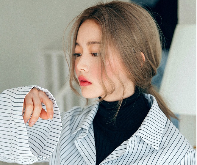 Hãy khám phá kiểu tóc mái dài Hàn Quốc đang được các cô gái trẻ yêu thích vì nét trẻ trung, năng động và rất đáng yêu. Chiếc mái dài này sẽ giúp bạn tự tin và thu hút mọi ánh nhìn xung quanh chỉ sau một lần làm tóc.
