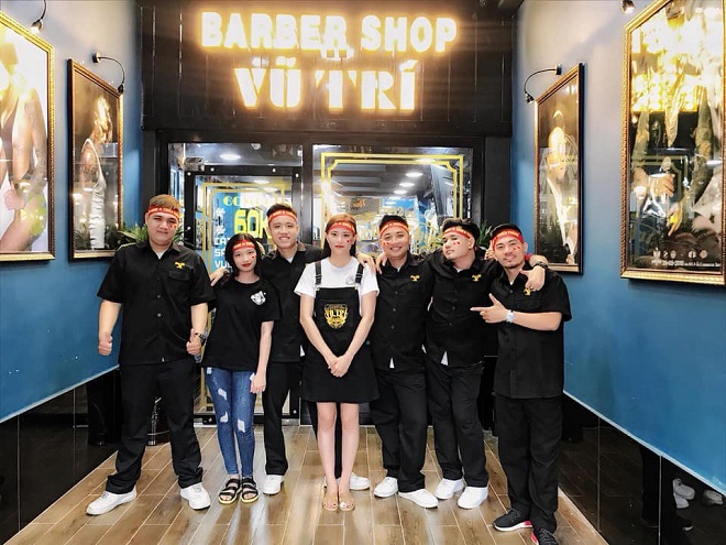 Với dịch vụ cắt tóc nam tại Phú Nhuận, tại sao không thử đến một tiệm cắt tóc chất lượng cao? Những kiểu tóc đẹp và phong cách phù hợp với từng khách hàng sẽ là điều mà các chuyên viên tại đây a sẽ mang đến cho bạn từ giờ đến mãi sau này.