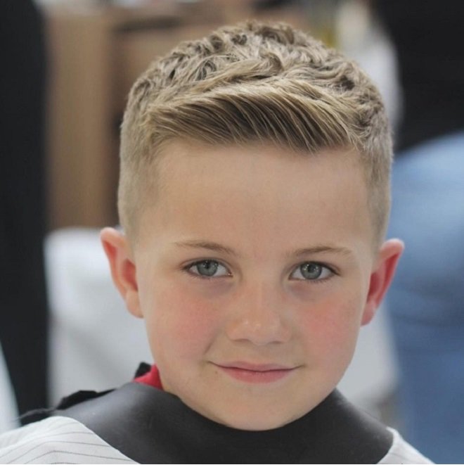 Kiểu tóc undercut ngắn cho bé trai đang là xu hướng được ưa chuộng nhất hiện nay. Với phong cách trẻ trung, năng động và đầy phong cách, kiểu tóc này thực sự là lựa chọn hoàn hảo cho bé trai của bạn. Hãy xem hình ảnh để lựa chọn được một kiểu tóc đúng yêu cầu của con trai bạn.