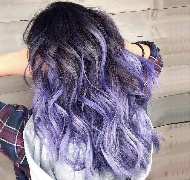 Bạn đang tìm kiếm kiểu tóc highlight màu tím mới lạ và thú vị? Chúng tôi có thể đem đến cho bạn điều đó. Với sự kết hợp của các màu sắc, tóc của bạn sẽ trông thật phóng khoáng và thời thượng.