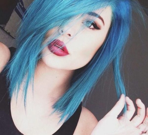 tóc duỗi so le nhuộm xanh dương