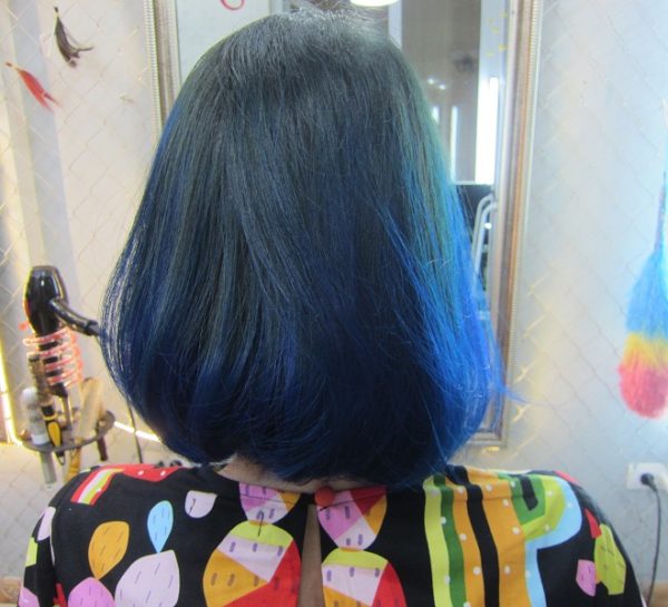 tóc ngắn nhuộm ombre xanh dương