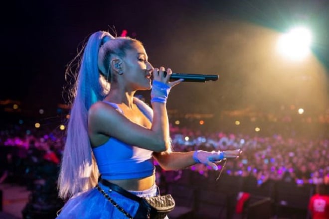 ariana grande rauchgraues haar