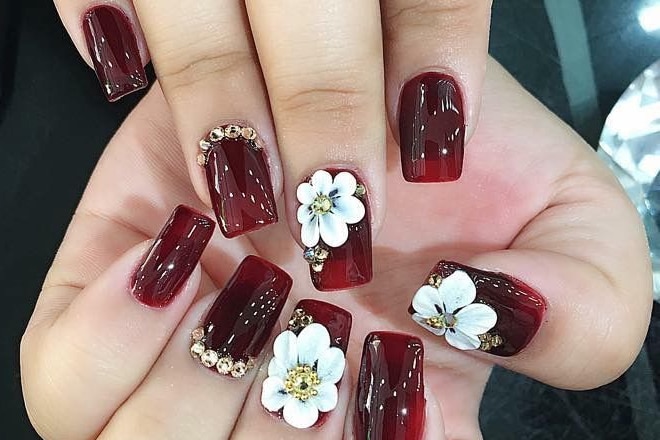 10 mẫu nail vẽ hoa nổi bật cho ngày hè chị em nên tham khảo