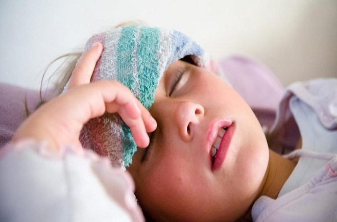 Trẻ bị tay chân miệng có nguy cơ bị viêm màng não do vi rút,