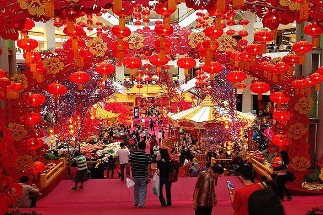 Ở Hong Kong, người Trung Quốc đón năm mới rất rầm rộ vào ngày 1 tháng 1 âm lịch