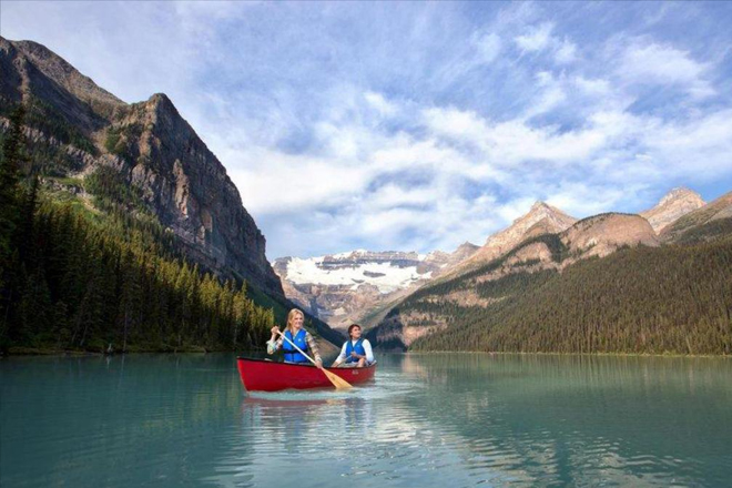 Cảnh đẹp Canada chèo thuyền
