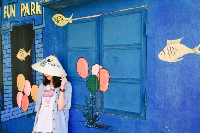 Bức tường đầy màu sắc ở làng bích họa Tam Thanh