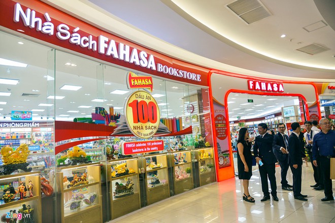 Là con đẻ của công ty phát hành sách nổi tiếng Fahasa, nơi đây được mệnh danh là nhà sách hiện đại nhất Hà Nội