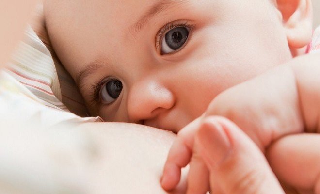 tăng cường hệ miễn dịch cho bé bằng sữa mẹ