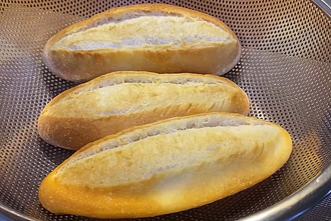 Bánh mì giòn truyền thống Việt Nam