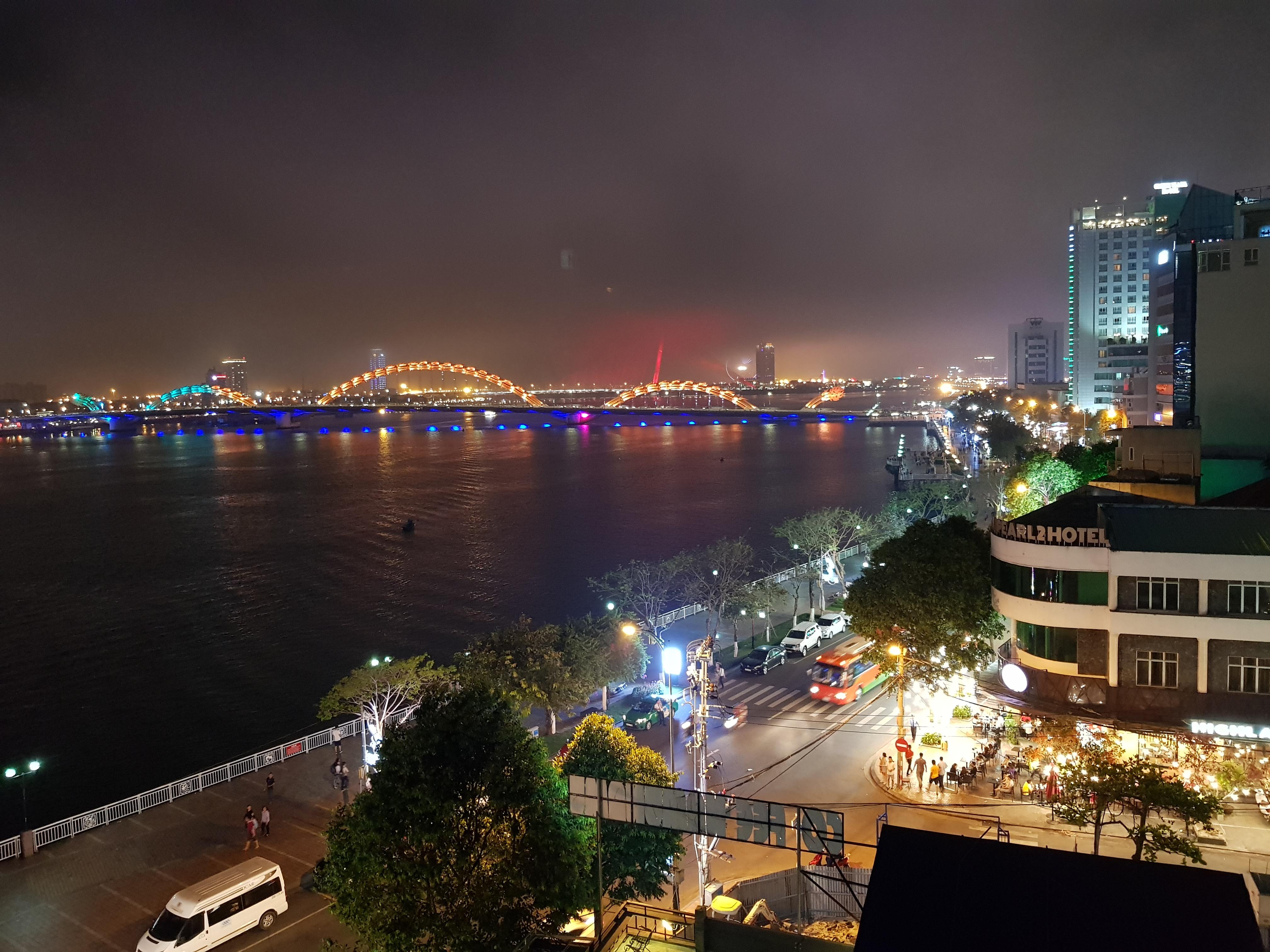Khung cảnh thành phố nhìn từ khách sạn đường Bạch Đằng Đà Nẵng