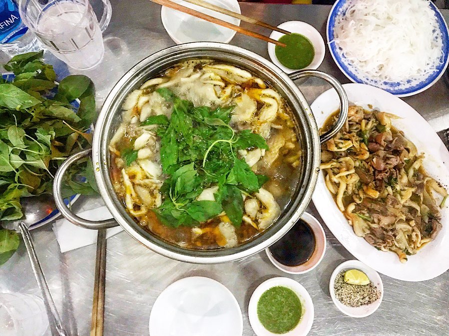 ăn trưa Đà Lạt với món lẩu gà lá é Phú Yên được nhiều người yêu thích