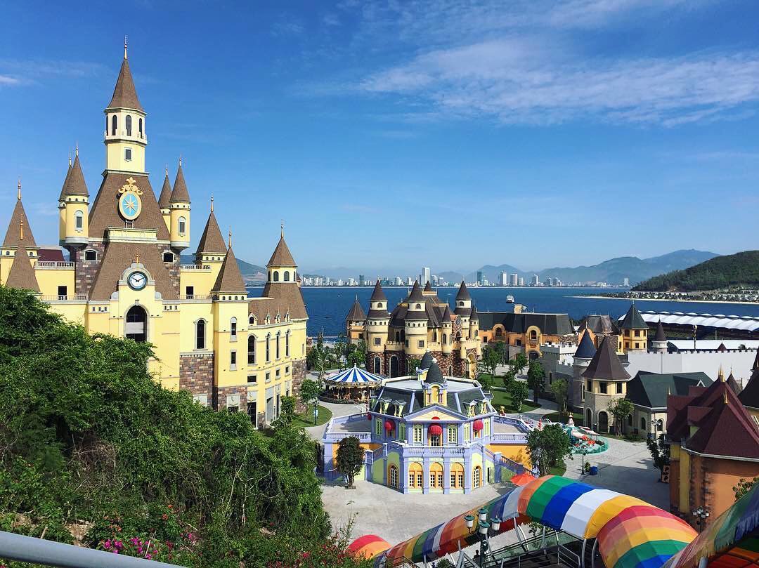 Khung cảnh các tòa lâu đài ở Vinpeal land Nha Trang