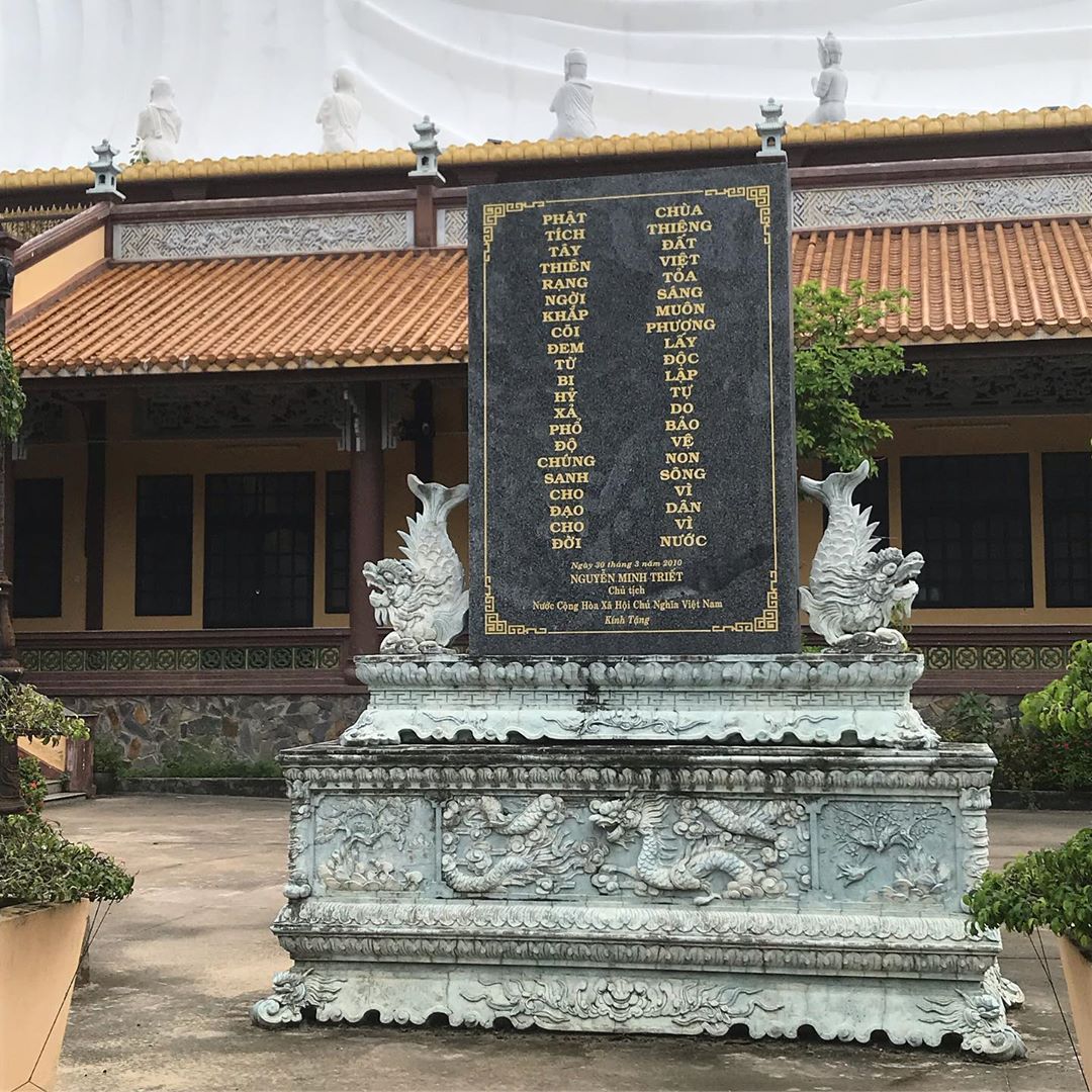 Hai câu thơ của chủ tịch Nguyễn Minh Triết tặng cho chùa Hội Khánh Bình Dương