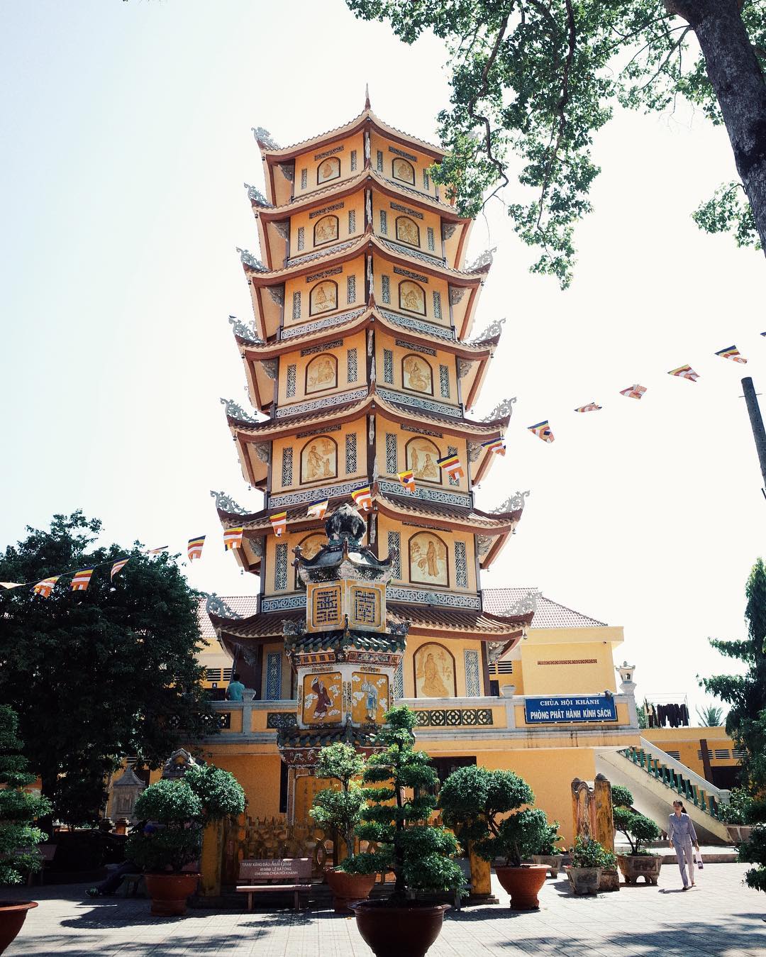 Tòa tháp cao 7 tầng ở chùa 