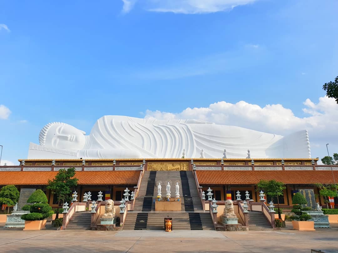 Tượng đài nổi tiếng với kỉ lục “Tượng Phật nhập Niết bàn trên mái chùa dài nhất Châu Á