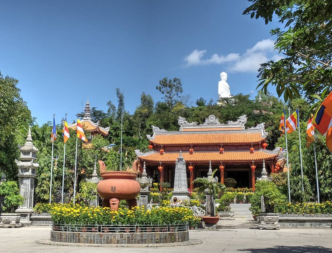 Toàn cảnh chùa Mặt Trời Nha Trang 
