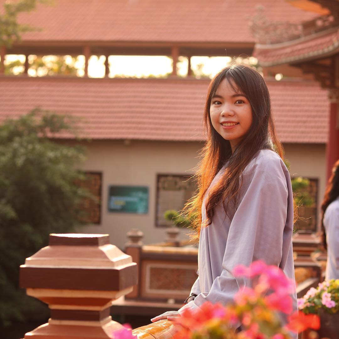 Những bức hình xinh xắn trước khuôn viên chùa Nam Sơn