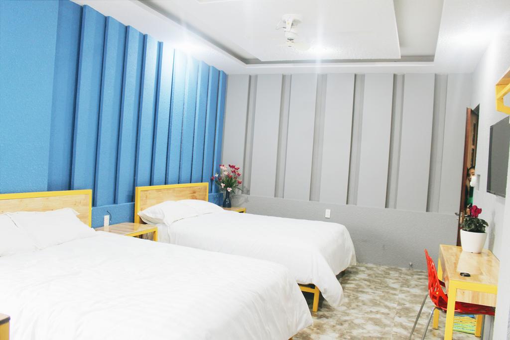 Phòng khách sạn Kim Cương Đà Lạt được bày trí hiện đại, trẻ trung