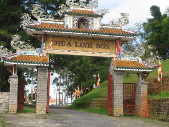 Chùa Linh Sơn là một trong những ngôi chùa cổ ở Đà Lạt 