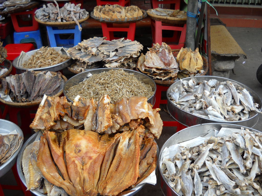 Rẩt nhiều các loại khô cá được bày bán