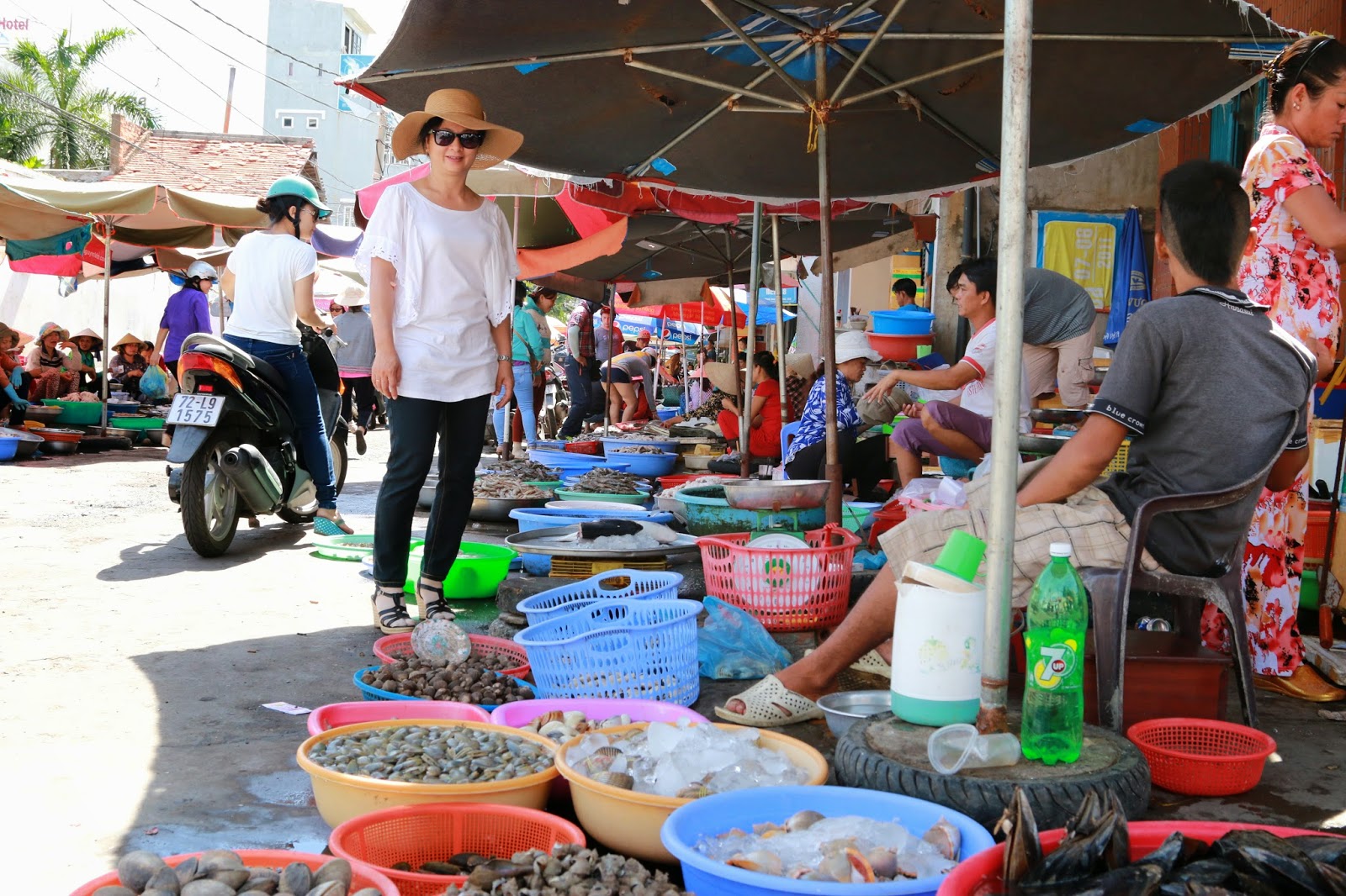Chợ Xóm Lưới bán hải sản nổi tiếng ở Vũng Tàu