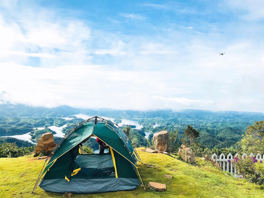 Cắm trại là một hoạt động rất phổ biến ở hồ Tà Đùng