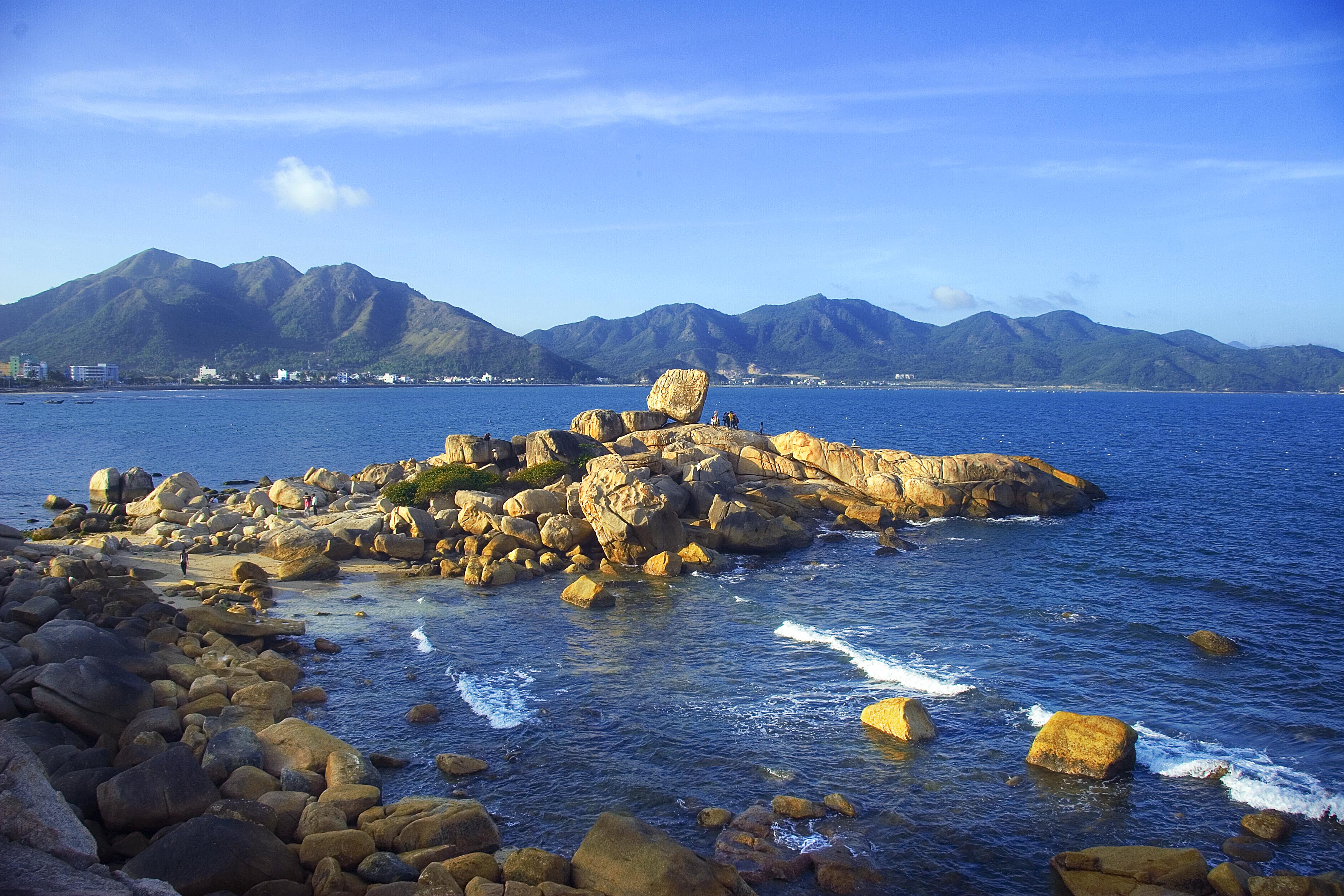 Hòn Chồng Nha Trang – Địa danh thắng cảnh đẹp nhất thành phố biển đảo