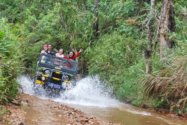 Tour xe Jeep tham quan làng mang lại trải nghiệm khó quên cho du khách 