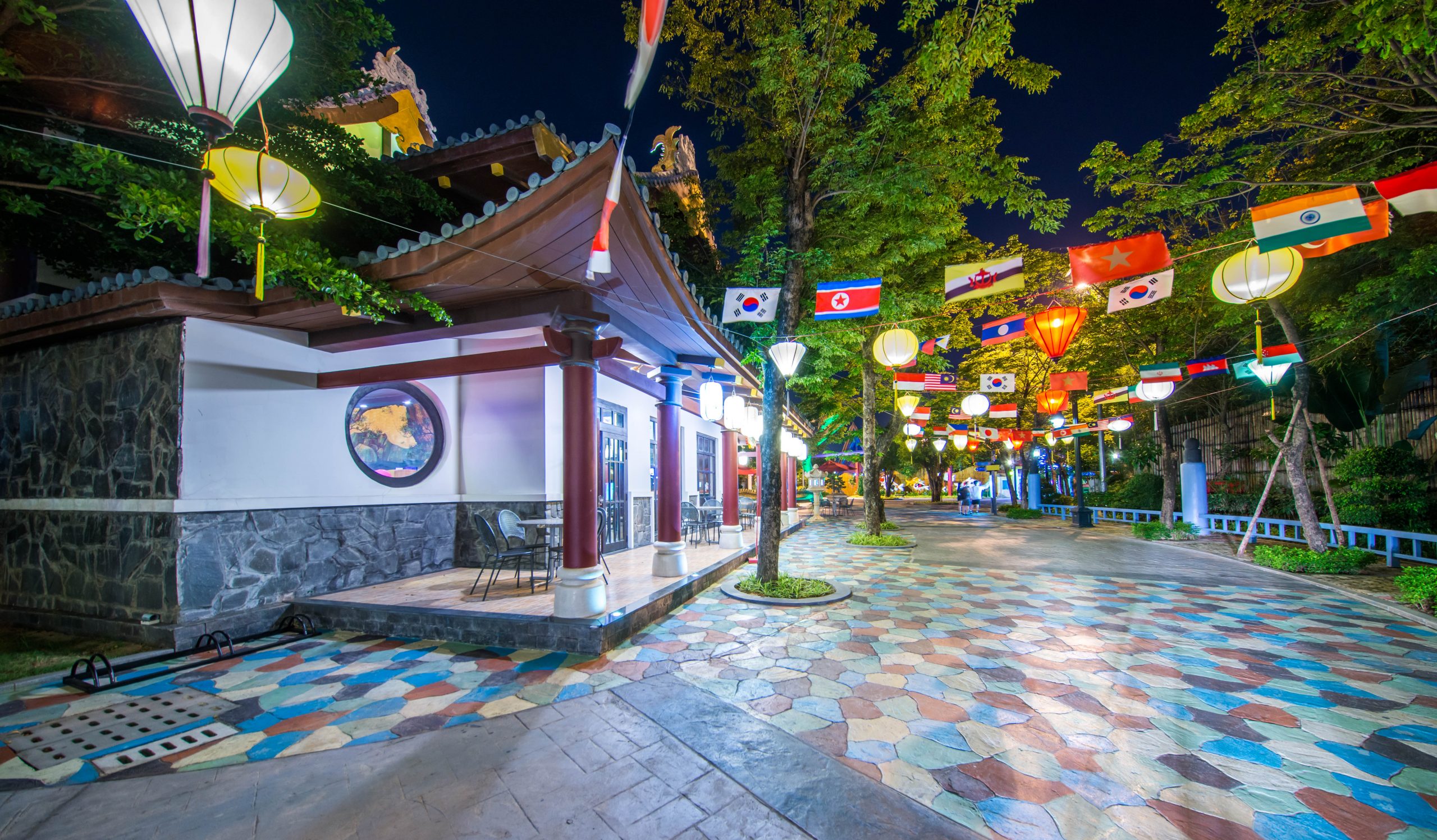 Khu vực cà phê Momo tuyệt đẹp trong khuôn viên sun world đà nẵng 