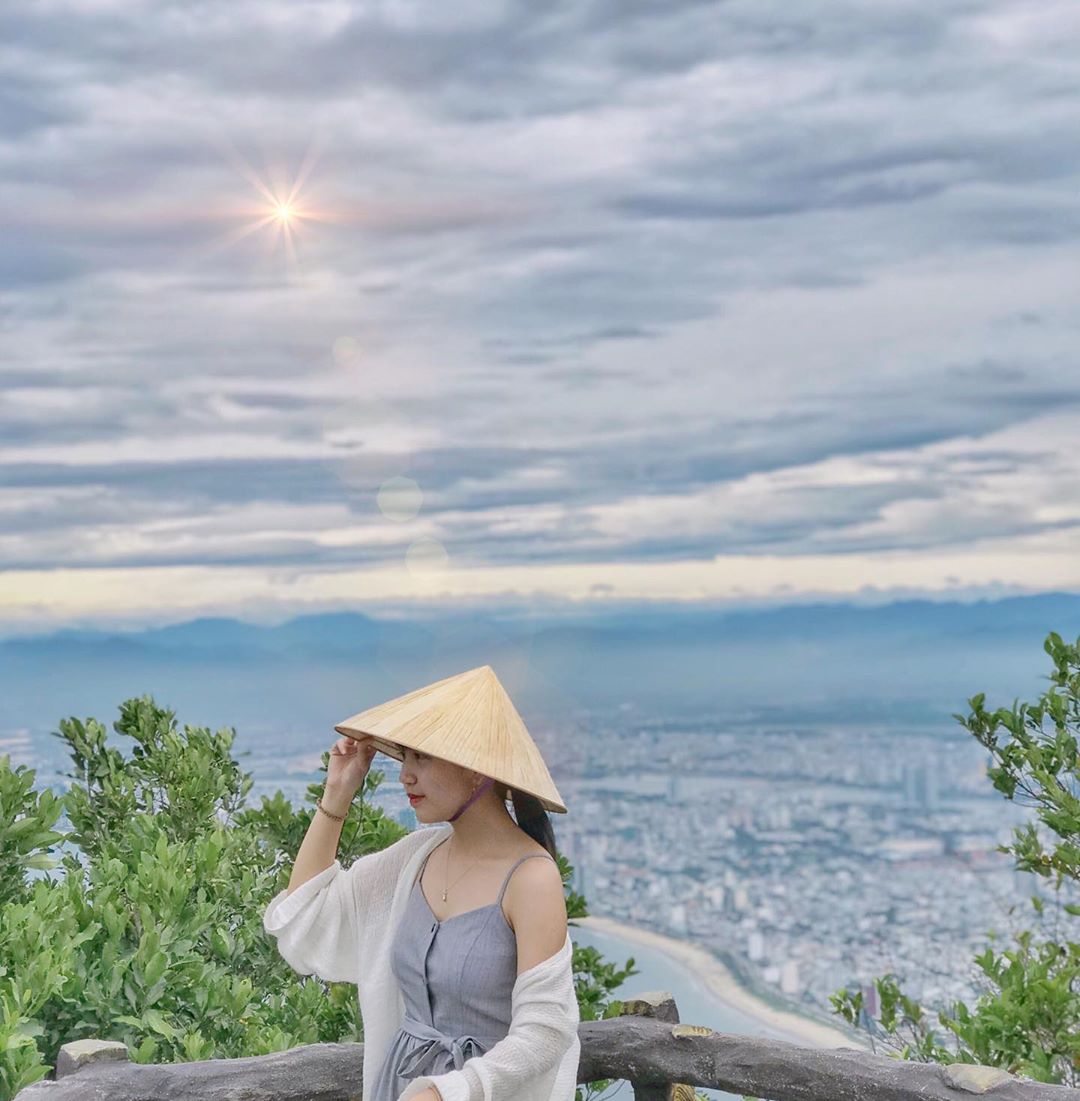 Từ đỉnh Bàn Cờ bạn có thể bao quát toàn bộ thành phố Đà Nẵng xinh đẹp