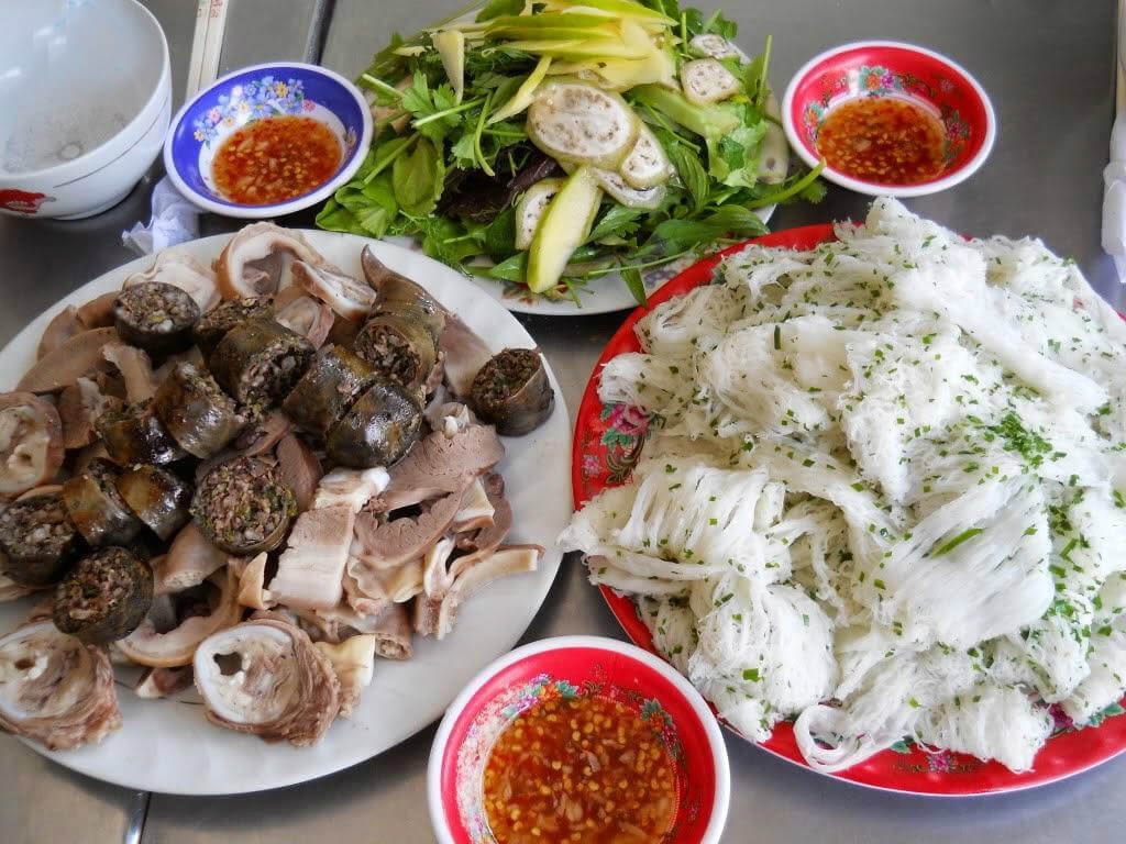 Food tour Quy Nhơn Top 10 food tour Việt Nam cho tín đồ mê ẩm thực