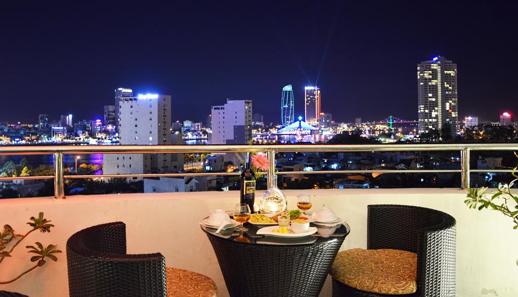 Khách sạn 2 sao Đà Nẵng D&C có quán bar sky. Một không gian thích hợp để bạn thư giãn và ngắm nhìn thành phố.